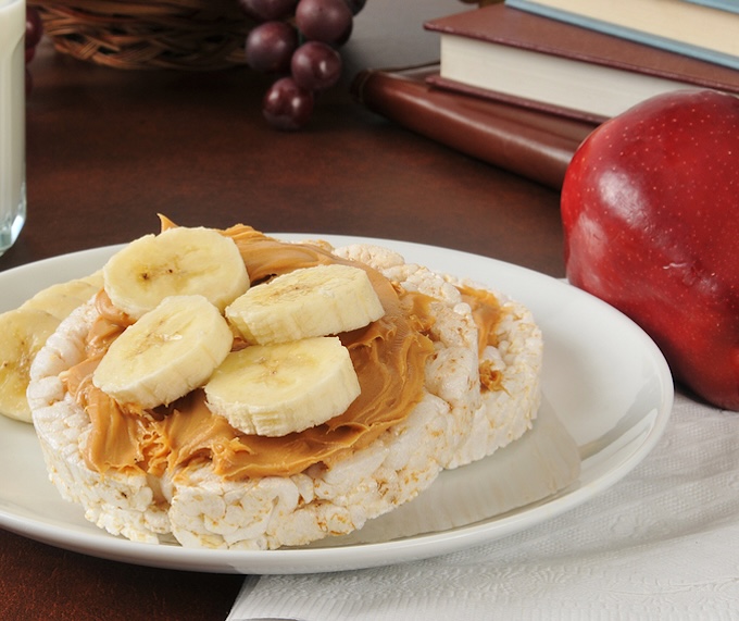 Peanut butter and banana on rice cake 