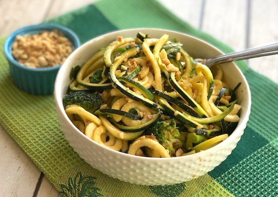 https://theveganatlas.com/wp-content/uploads/2019/04/Zucchini-noodles3.jpg