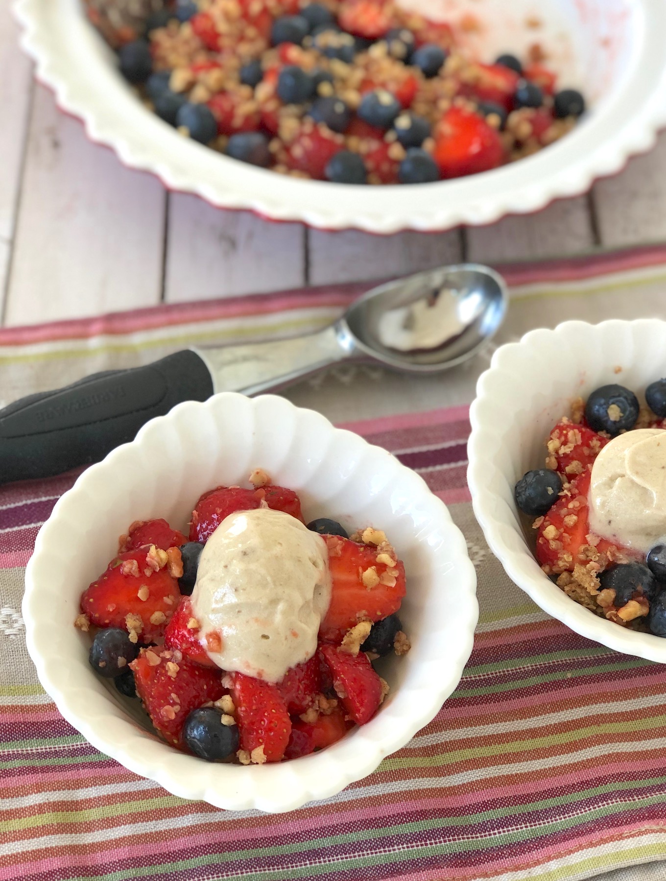 Summer Strawberry blueberry crumble