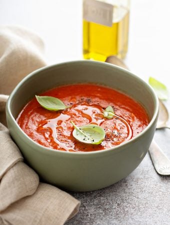Hot or cold fresh tomato soup