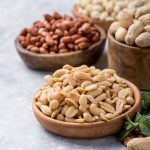 Shelled and unshelled peanuts