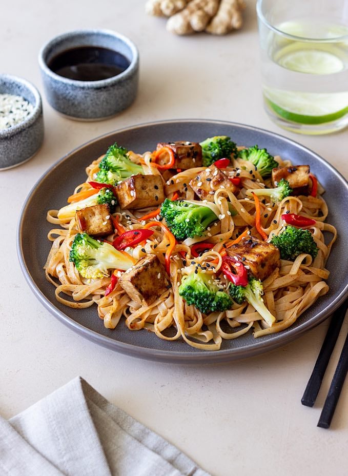 Easy Teriyaki Noodles with Tofu & Broccoli