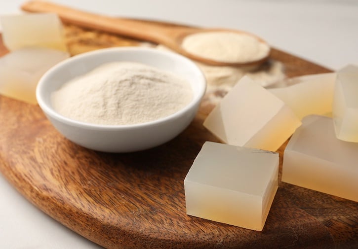 Agar-agar cubes and agar powder