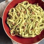 Pasta with avocado pesto (pasta con palto)