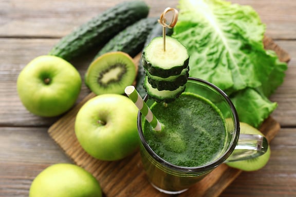 Green fruit and vegetable juice